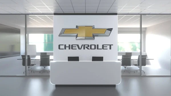 Logo de CHEVROLET em uma parede no escritório moderno, editorial conceitual renderização 3D — Fotografia de Stock