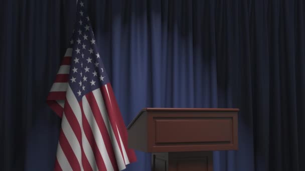 Флаг США и трибуна для спикеров. Политические события или заявления, связанные с концептуальной 3D анимацией — стоковое видео