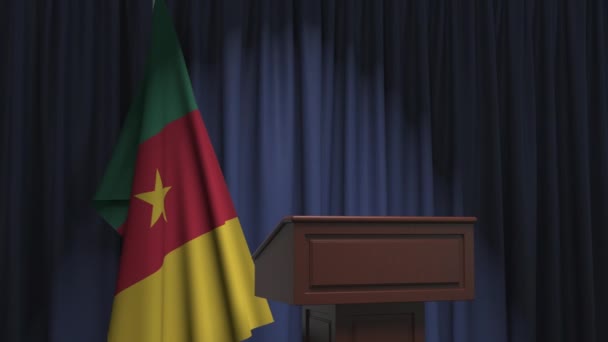 Vlajka Kamerunu a mluvčího tribuna. Politická událost nebo prohlášení související konceptuální 3D animace — Stock video