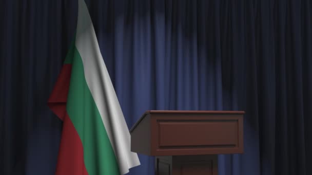 Прапор Болгарії і носій подіуму трибуна. Політична подія або твердження пов'язані концептуальна 3D анімація — стокове відео