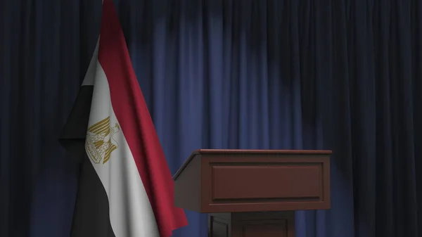 エジプトの国旗とスピーカーの表彰台のトリビューン。政治イベントまたは文関連の概念3Dレンダリング — ストック写真