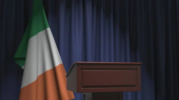 Прапор Республіки Ірландія і динамічний трибун подіуму. Політична подія або твердження пов'язані концептуальний 3d рендеринг — стокове фото