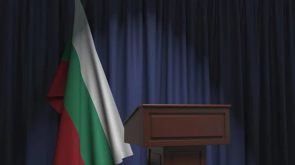 Zászló Bulgária és hangszóró dobogó tribunus. Politikai esemény vagy nyilatkozattal kapcsolatos konceptuális 3D-s renderelés — Stock Fotó