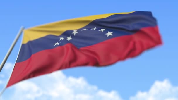 Bandeira nacional voadora da Venezuela, vista de baixo ângulo. Loopable realista animação em câmera lenta 3D — Vídeo de Stock