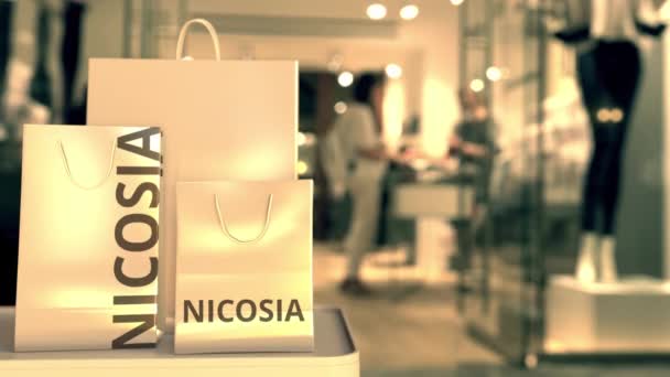 니코시아 가 들어 있는 종 이 쇼핑백에는 탁한 상점 입구가 있었다. 소매, 키프로스 개념 3D 애니메이션 관련 — 비디오