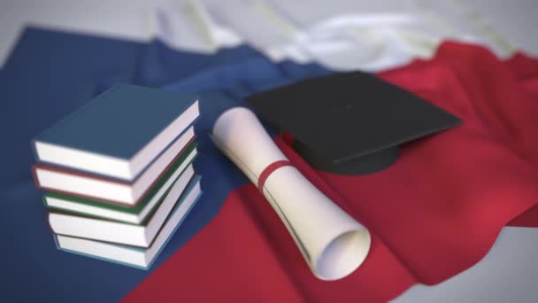 Tapa de graduación, libros y diploma en la bandera checa. La educación superior en la República Checa relacionados con la animación 3D conceptual — Vídeo de stock
