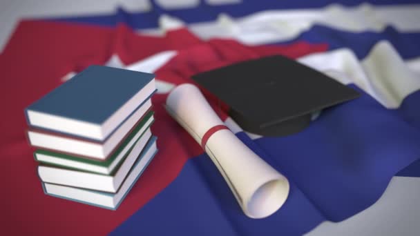 Випускники, книги та дипломи на кубинському прапорі. Вища освіта на Кубі пов'язує концептуальну 3D анімацію — стокове відео