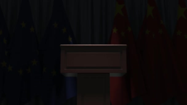 Flaggor från Europa och Kina och talarpodiet tribun. Politisk händelse eller förhandlingar med anknytning till konceptuell 3D-animation — Stockvideo