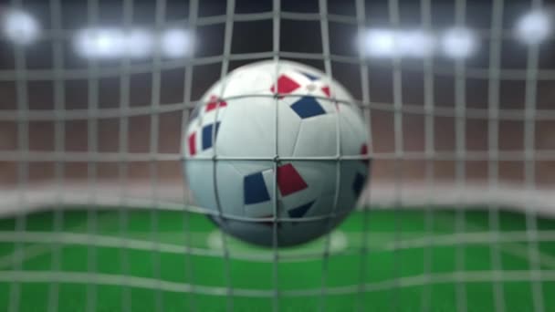 Ποδόσφαιρο με σημαίες της Δομινικανής Δημοκρατίας χτυπά δίχτυ γκολ. Αργή κίνηση 3d animation — Αρχείο Βίντεο