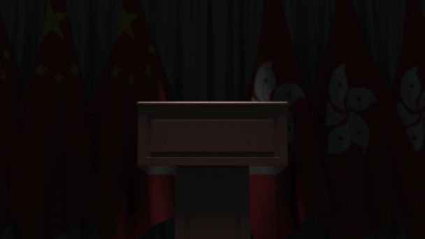 Bandeiras da China e de Hong Kong e tribuno do pódio do orador. Evento político ou negociações relacionadas animação 3D conceitual — Vídeo de Stock