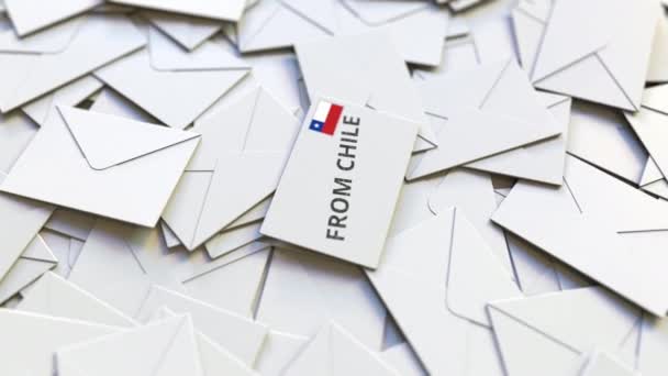 与智利的信，其他信件堆叠成堆。 国际邮件相关概念3D动画 — 图库视频影像