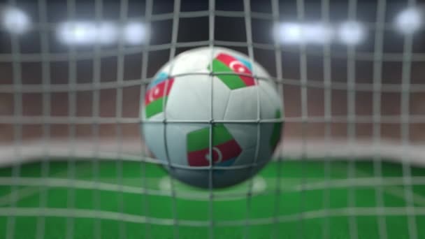 Fotboll med Azerbajdzjans flaggor träffar målnät. Slow motion 3D-animering — Stockvideo