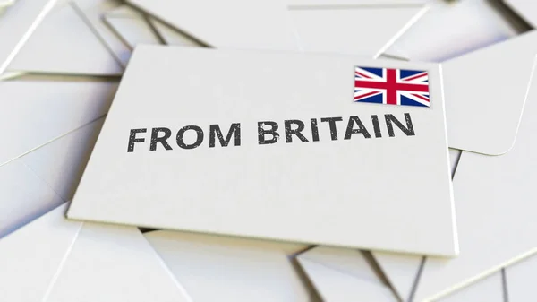 Dopis s textem z Británie na hromadě dalších dopisů. Konceptuální 3D vykreslování související s mezinárodní poštou — Stock fotografie