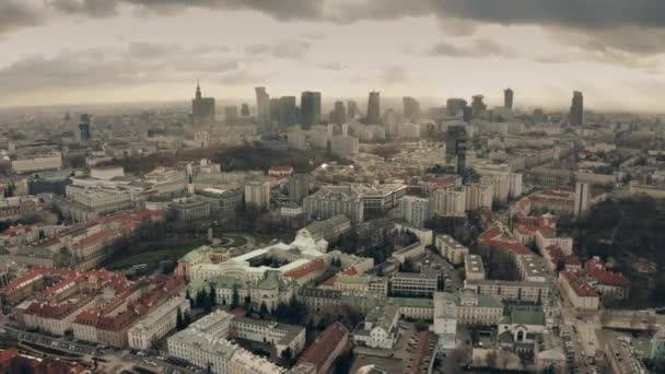 Aerial establishing shot of Warsaw, Poland — ストック動画