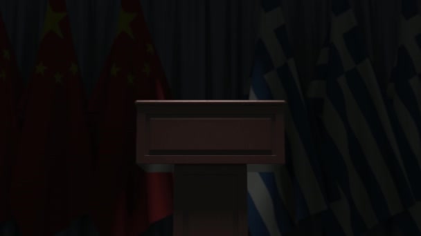 Flagi Chin i Grecji oraz trybuna podium mówców. Impreza polityczna lub negocjacje związane z konceptualną animacją 3D — Wideo stockowe