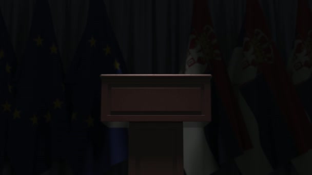 Eu ve Sırbistan bayrakları ve podyum tribünü. Siyasi olay veya müzakerelerle ilgili kavramsal 3D animasyon — Stok video