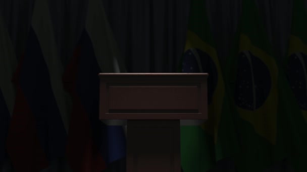 Флаги России и Бразилии и трибуна спикера. Политическое событие или переговоры, связанные с концептуальной 3D анимацией — стоковое видео