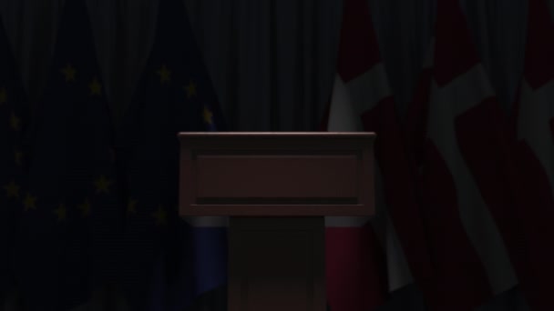 Muitas bandeiras da Dinamarca e da UE por trás tribuno orador, animação 3D — Vídeo de Stock
