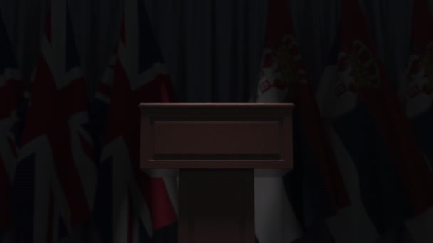 Sok zászló Szerbia és az Egyesült Királyság mögött hangszóró tribunus, 3D animáció — Stock videók