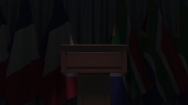 Rangée de drapeaux d'Afrique du Sud et de France et tribune haut-parleur, animation 3D conceptuelle — Video