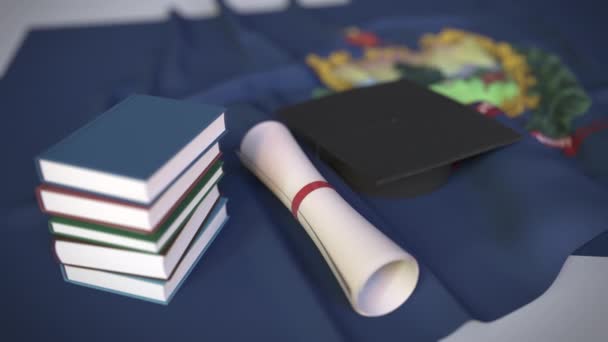 Casquette graduée, livres et diplôme sur le drapeau du Vermont. Enseignement supérieur aux États-Unis lié à l'animation 3D conceptuelle — Video