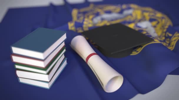 Czapka dyplomowa, książki i dyplom na fladze Nebraski. Szkolnictwo wyższe w animacji koncepcyjnej 3D związanej z USA — Wideo stockowe