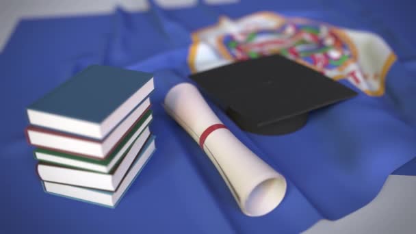 Mezuniyet şapkası, Minnesota bayrağı üzerine kitaplar ve diploma. ABD 'de yüksek öğrenim ilgili kavramsal 3d animasyonu — Stok video