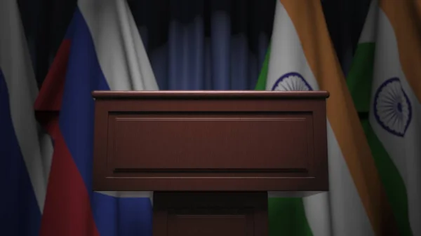Rangée de drapeaux de l'Inde et de la Russie et tribune haut-parleur, rendu 3D conceptuel — Photo