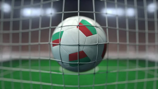 Football avec des drapeaux de la Bulgarie frappe filet de but. rendu 3D — Photo