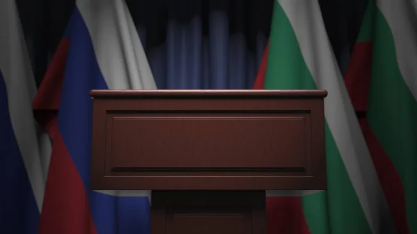 ブルガリアとロシアの旗の行とスピーカーtribuune 、概念的な3Dレンダリング — ストック写真
