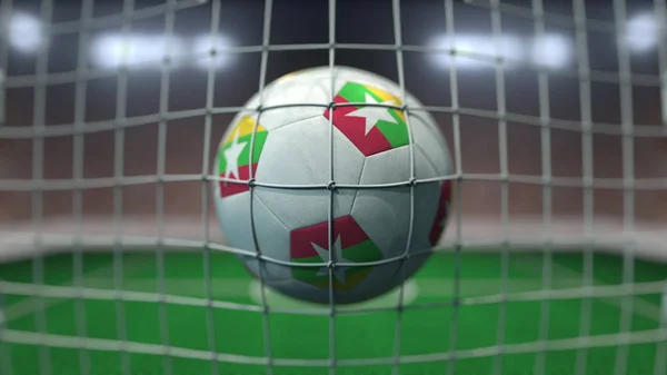 Football avec des drapeaux du Myanmar frappe filet de but. rendu 3D — Photo