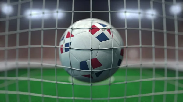 Football avec des drapeaux de la République dominicaine frappe filet de but. rendu 3D — Photo
