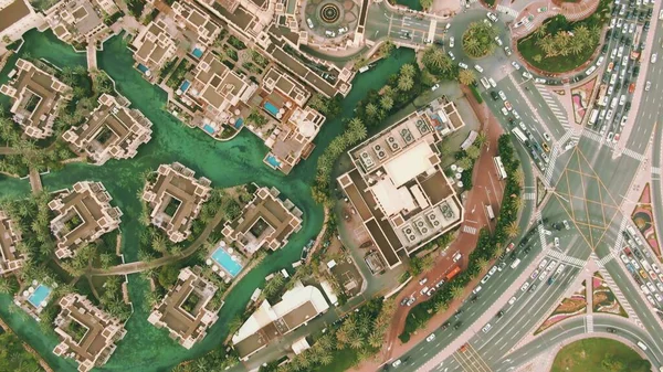Vista aérea de arriba hacia abajo de algunas villas de lujo en Dubai, Emiratos Árabes Unidos — Foto de Stock