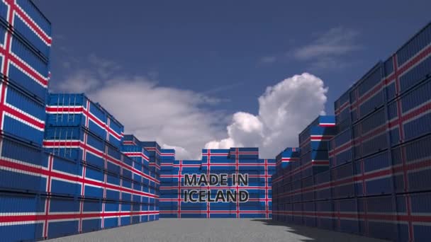 Beaucoup de conteneurs de fret avec le texte MADE IN ISLANDE et les drapeaux nationaux. Importation ou exportation islandaise liée à l'animation 3D — Video