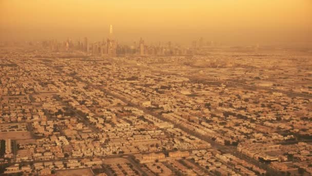 Letecký pohled na město Dubaj, Spojené arabské emiráty Uae — Stock video