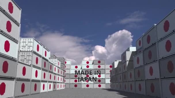 Vrachtcontainers met Made In Japan tekst en nationale vlaggen. Japanse import of export gerelateerde 3d animatie — Stockvideo