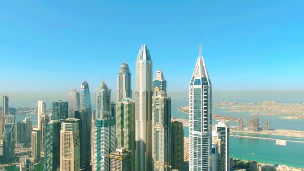 Aerial shot of skyscrapers and famous Palm Jumeirah island in Dubai, UAE — Stock Video