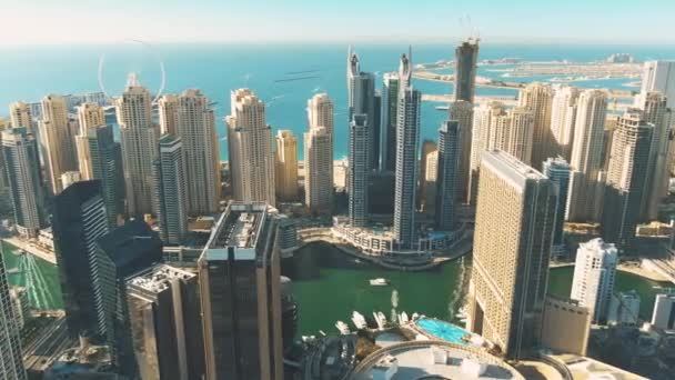 Аэросъемка небоскребов Dubai Marina, ОАЭ — стоковое видео