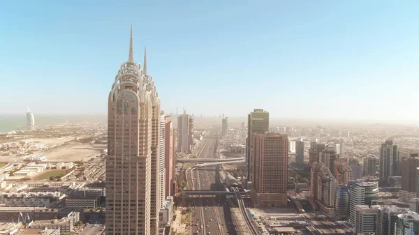 DUBAI, EMIRADOS ARAB UNIDOS - 26 DE DEZEMBRO DE 2019. Vista aérea da paisagem urbana de Dubai fatura Business Central Towers e principais pontos turísticos da cidade — Fotografia de Stock