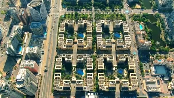 Vista aérea de condominios cuadrados de lujo en Dubai, Emiratos Árabes Unidos — Vídeos de Stock