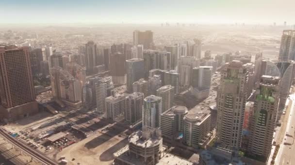 Fotografia aérea de arranha-céus da comunidade Barsha Heights em Dubai, Emirados Árabes Unidos — Vídeo de Stock