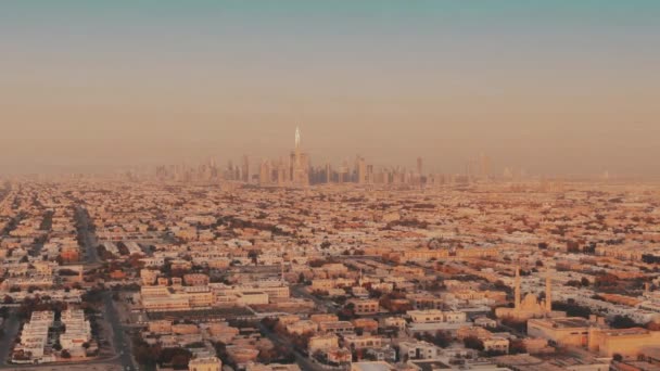 Založení záběru Dubaje, Spojené arabské emiráty. Letecký pohled — Stock video