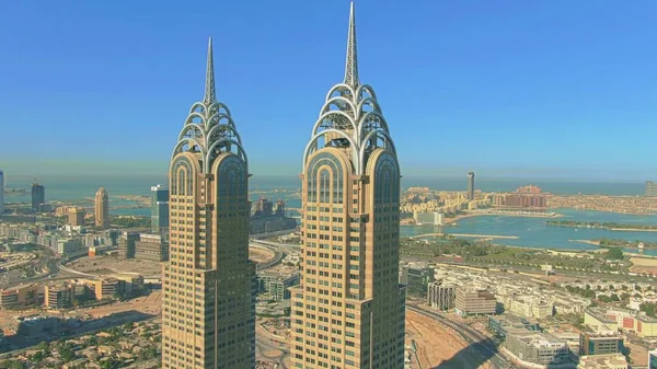 Dubaj, Zjednoczone Emiraty Arabskie - 26 grudnia 2019. Zdjęcie lotnicze z Business Central Towers i wyspy Palm Jumeirah — Zdjęcie stockowe