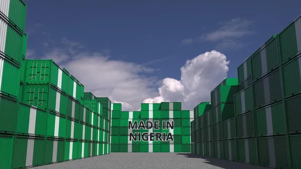 Envases de carga con texto MADE IN NIGERIA y banderas nacionales. Importación o exportación nigeriana relacionada con la representación 3D —  Fotos de Stock