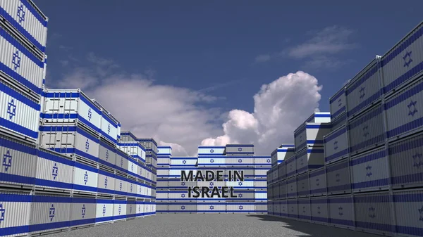 Πολλά εμπορευματοκιβώτια με Made In Israel κείμενο και εθνικές σημαίες. Ισραηλινή εισαγωγή ή εξαγωγή 3d απόδοση — Φωτογραφία Αρχείου