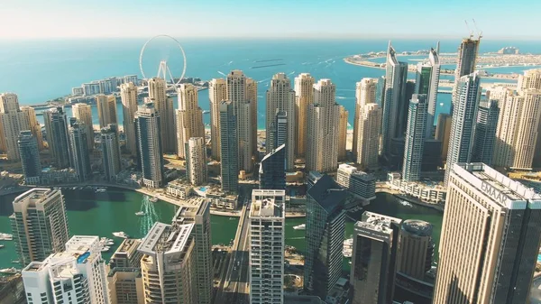 DUBAI, EMIRADOS ARAB UNIDOS - 26 DE DEZEMBRO DE 2019. Vista aérea dos arranha-céus da Marina do Dubai — Fotografia de Stock