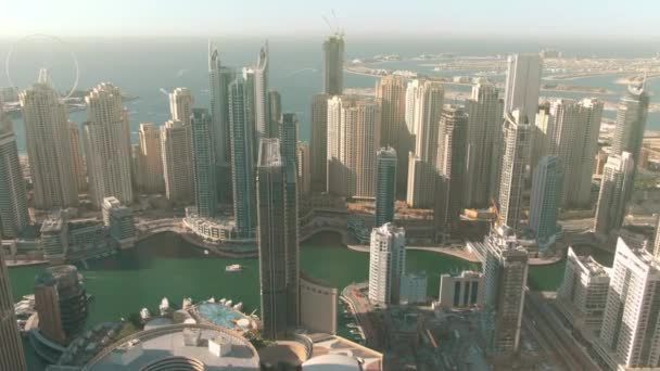 Dubai, Birleşik Arap Emirlikleri - 26 Aralık 2019. Dubai Marina 'nın hava görüntüsü — Stok video
