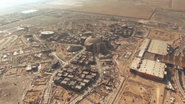 DUBAI, EMIRATE UNITE ARAB - 29 DECEMBRIE 2019. Captură aeriană de mare altitudine a modelului DUBAI EXPO 2020 în construcție — Videoclip de stoc