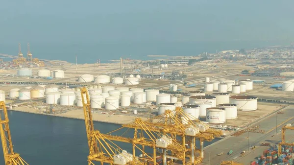 DUBAI, EMIRADOS ARAB UNIDOS - 29 DE DEZEMBRO DE 2019. Imagem aérea do terminal de armazenamento de petróleo da Star Energy Oiltanking — Fotografia de Stock