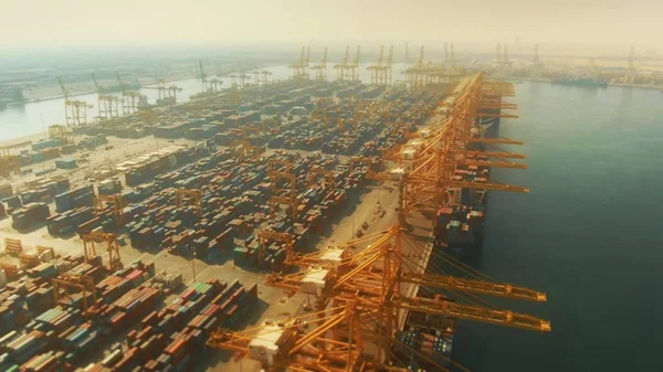 Vista aérea do Porto de Jebel Ali, o porto mais movimentado do Oriente Médio — Fotografia de Stock